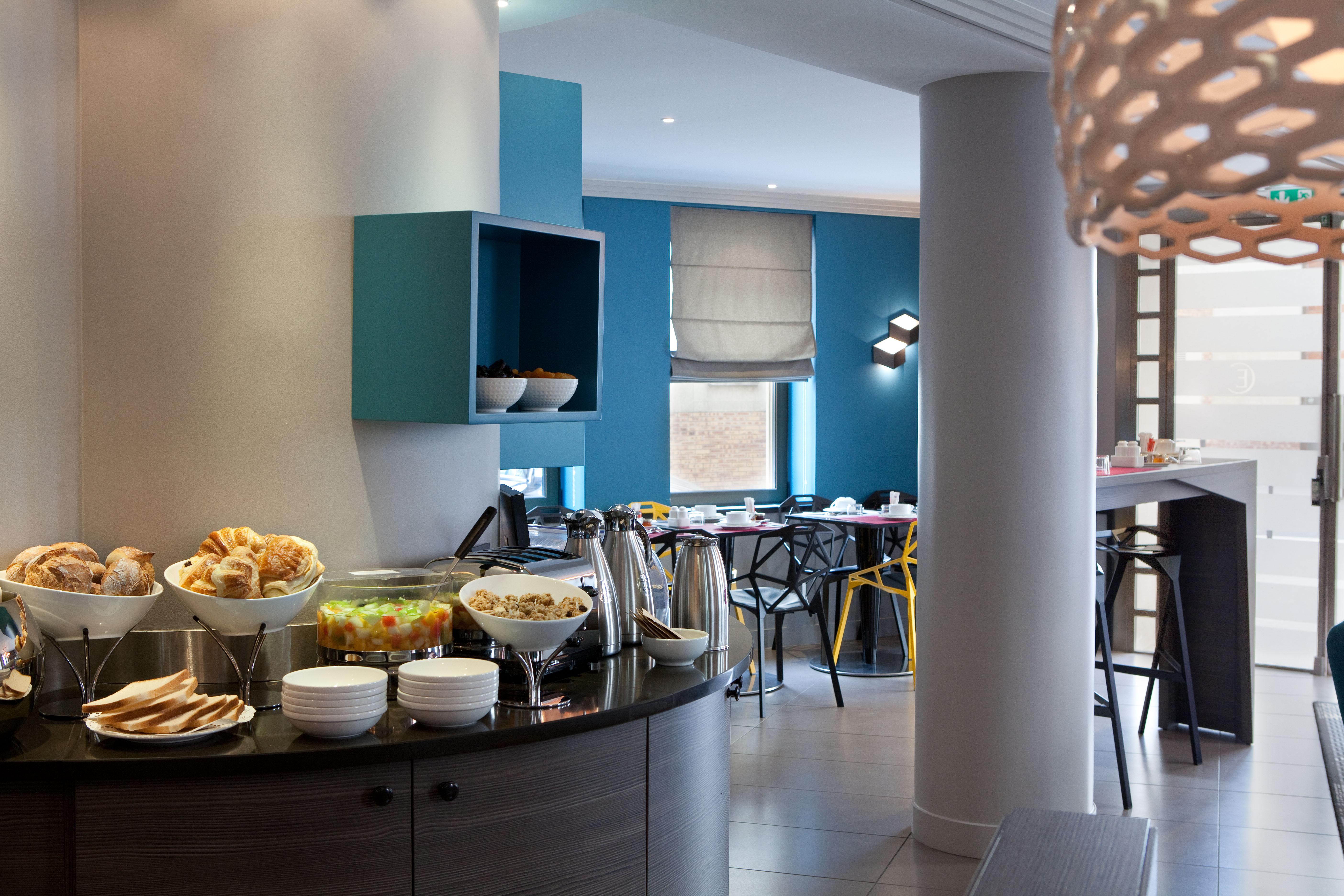 Hotel Eiffel Capitol Париж Екстериор снимка