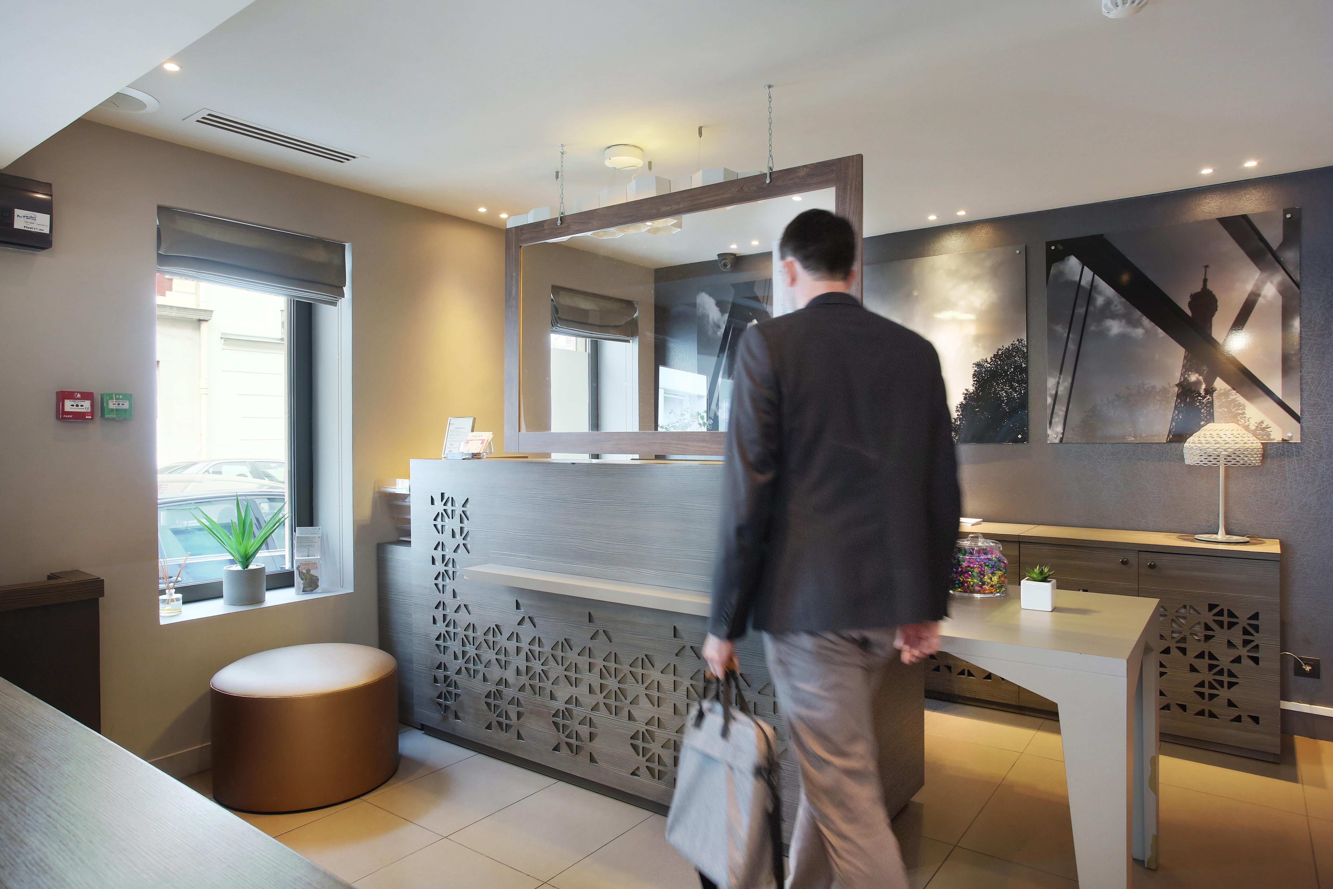 Hotel Eiffel Capitol Париж Екстериор снимка
